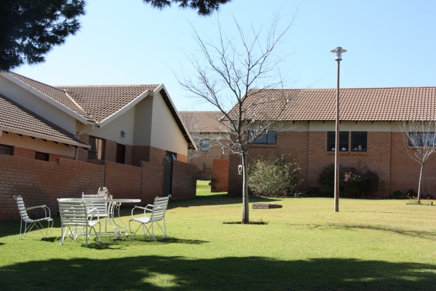 2 Bedroom Property for Sale in Langenhovenpark Free State